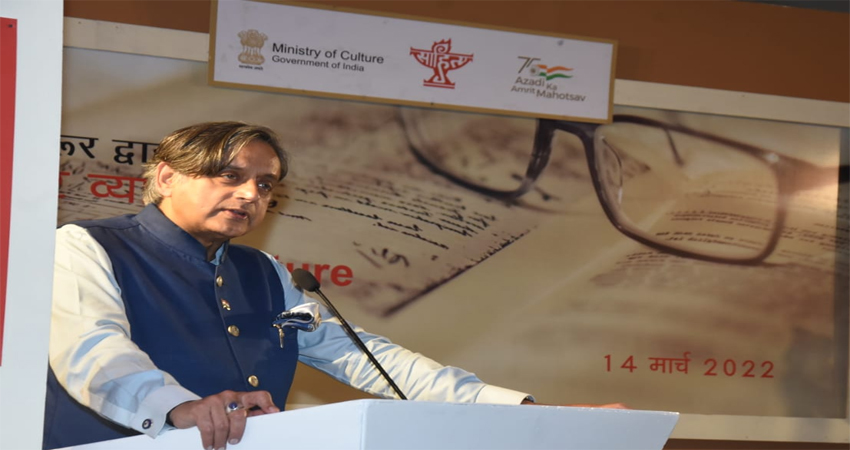 महाभारत मेरे लिए एक धर्मनिरपेक्ष ग्रंथ है : शशि थरूर महाभारत मेरे लिए एक धर्मनिरपेक्ष ग्रंथ है : शशि थरूर